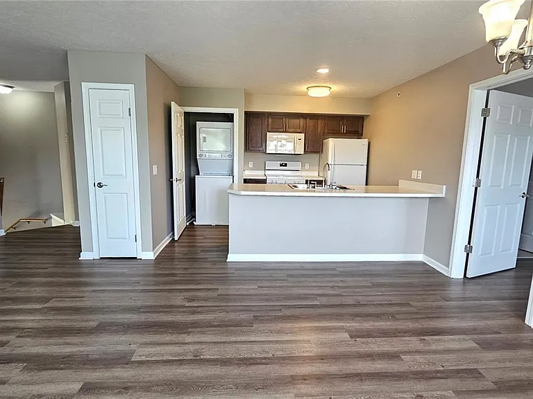 1609 Hill Park Ct — Photo 6
