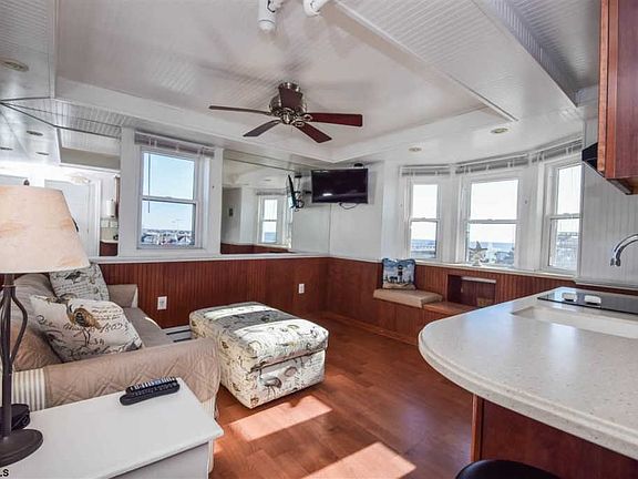 2nd image of 807 8th St Unit 611