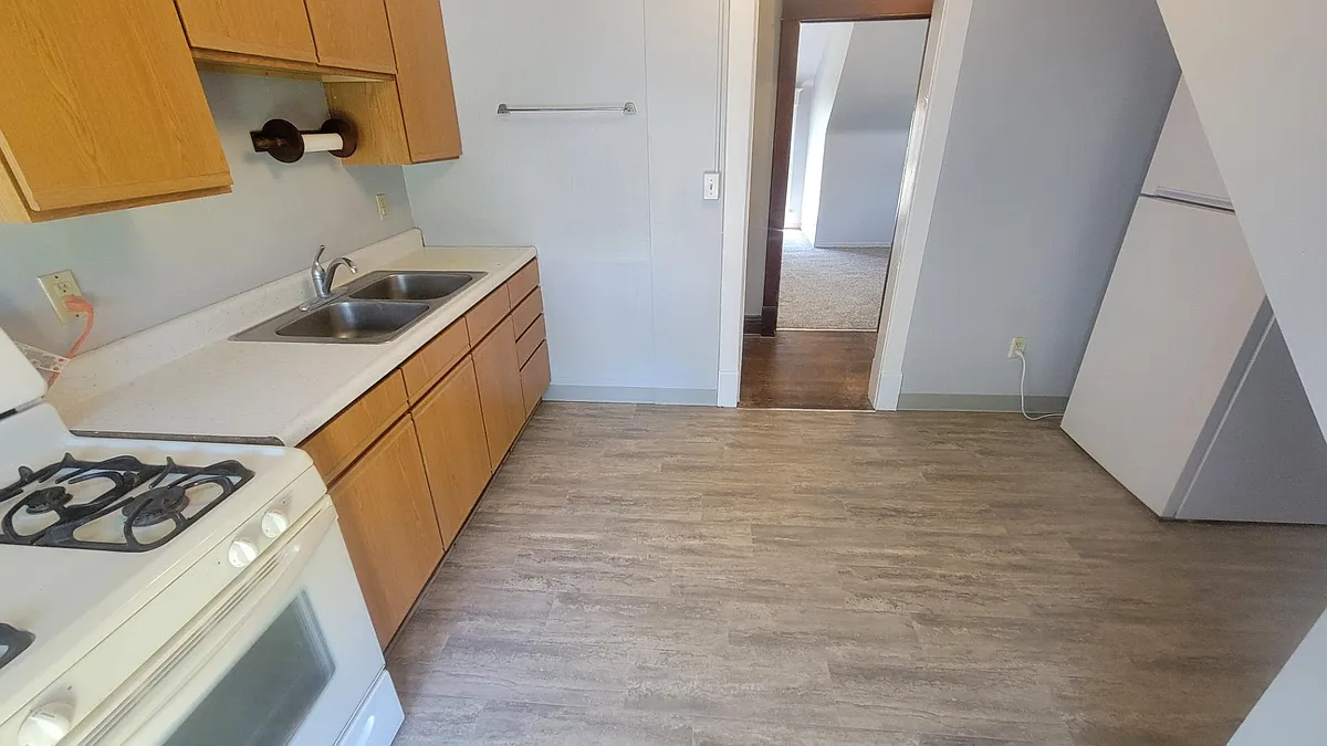 Unit Photo - 20 N Willow St #201