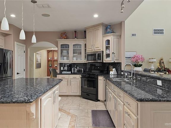 5th image of 413 Auburn Ave