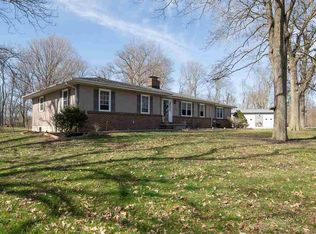 22043 Peoria St, Greenview, IL 62642