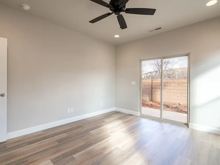 174 N 100 W #6 — Photo 9