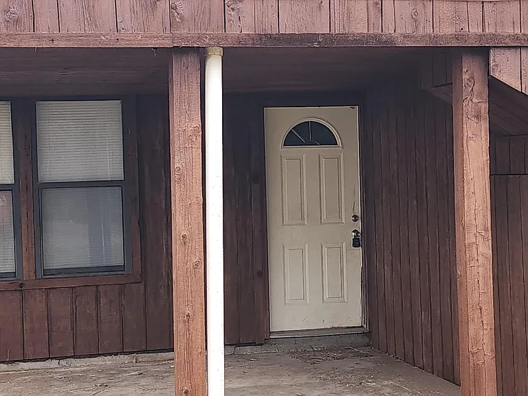 2120 Houston Ave — Photo 5