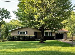 105 Pinewood Ln, Butler, PA 16001