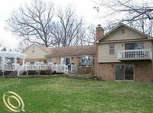 3380 Three Lakes Ln, Orchard Lake, MI 48324