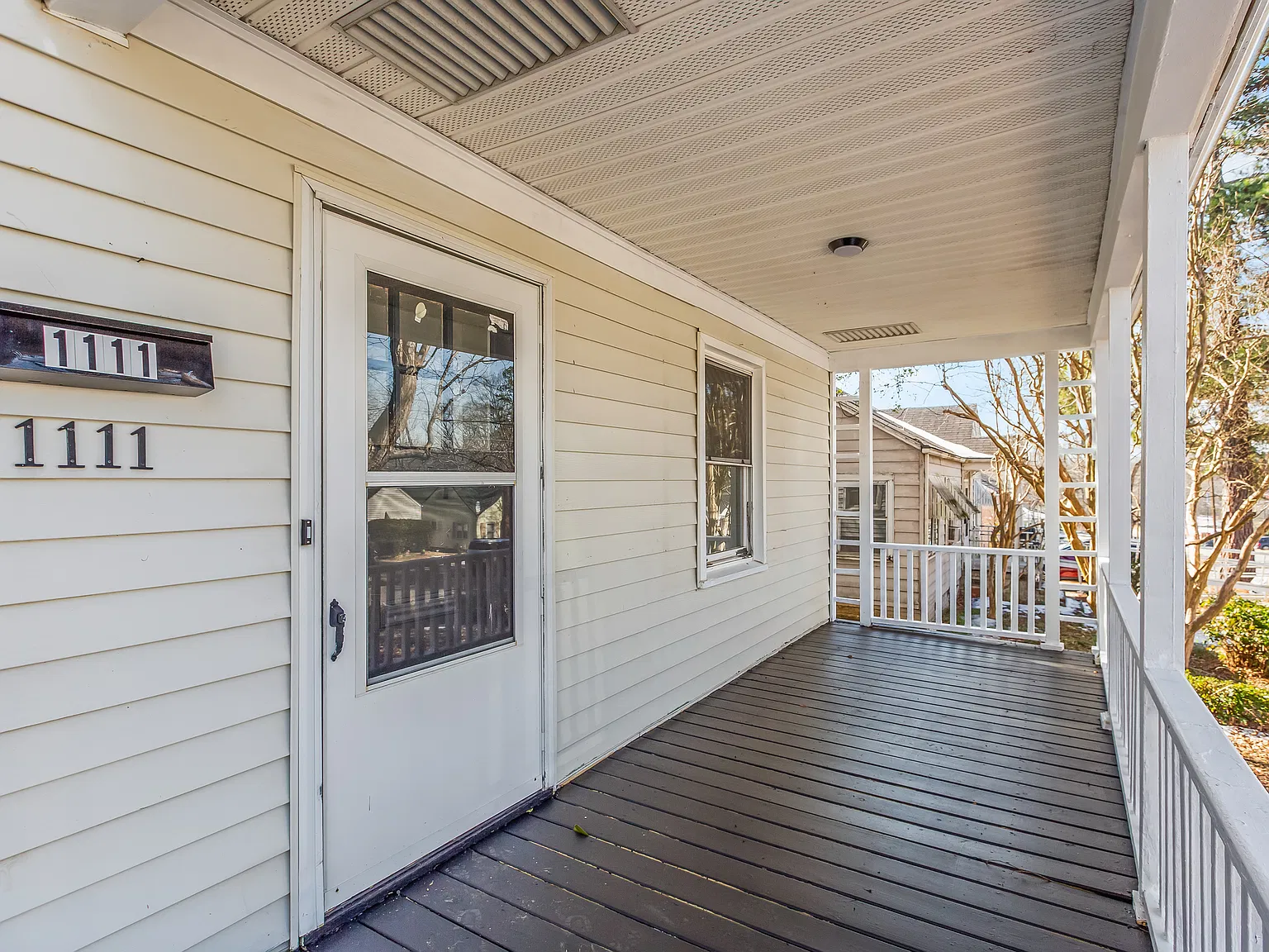 3 bed, 879 sqft, $1,400 — Photo 2