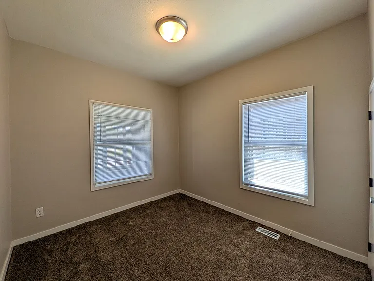 2120 Capitol Ave — Photo 22