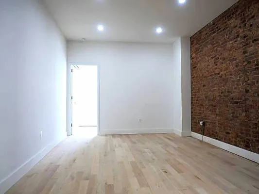 Rented by Premier Metro Realty Corp | media 3