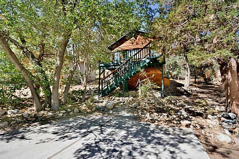 1st image of 220 Vista Ln
