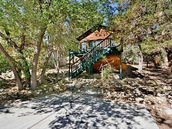 220 Vista Ln, Sugarloaf, CA 92386