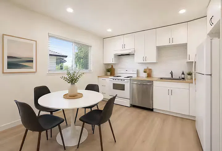2 bed, 750 sqft, $3,200 — Photo 3