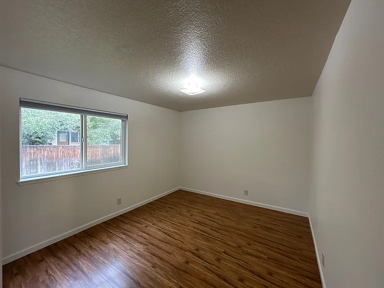 405 NW 17th St — Photo 5