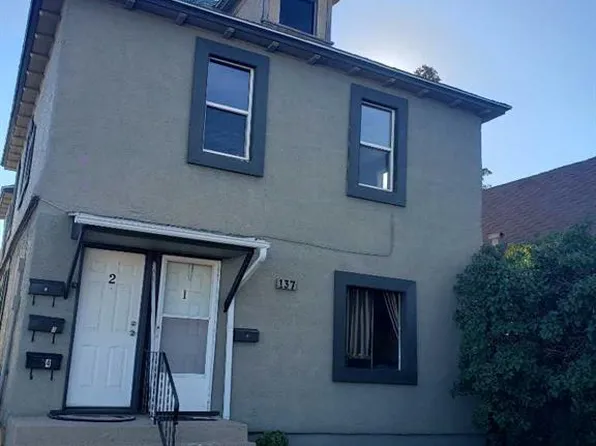 137 W 14th St N, Lethbridge, AB T1H 2V6
