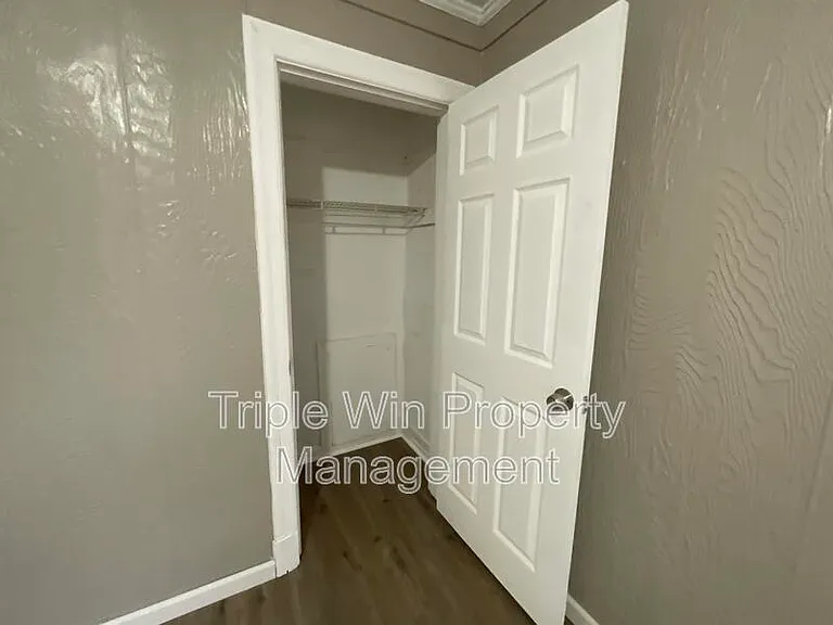 802 Rowles Ave — Photo 18