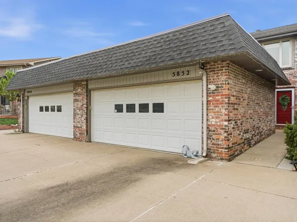 5852 Locust St, Lincoln, NE 68516