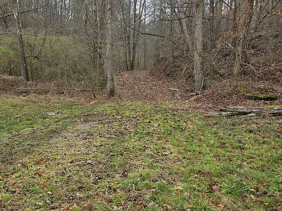 4th image of 165 Happy Hollow Rd