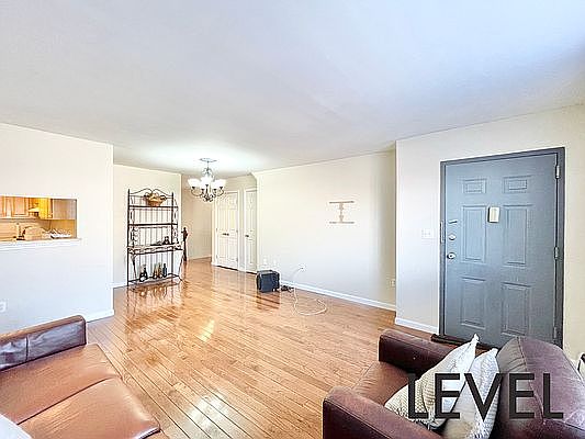 4th image of 1710 Park Pl #2F