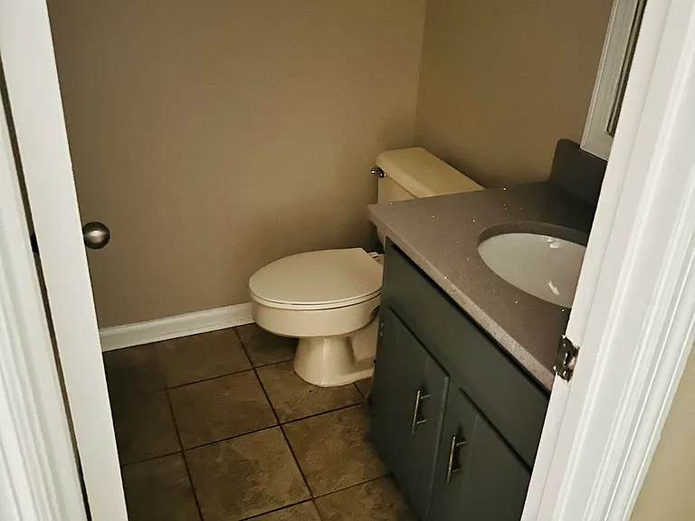 18 Ezzard St #18 — Photo 4