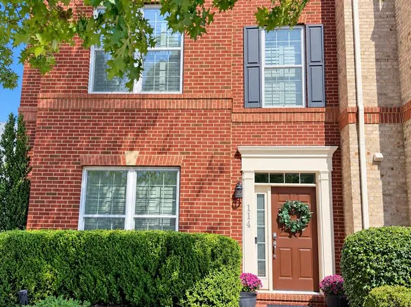 114 Quietwalk Ln, Herndon, VA 20170
