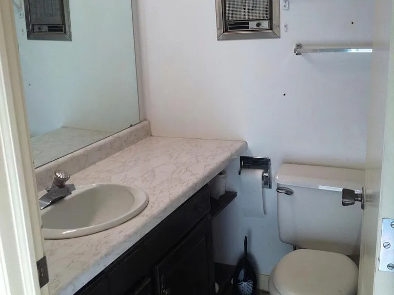 1305 E 1st St #3 — Photo 6