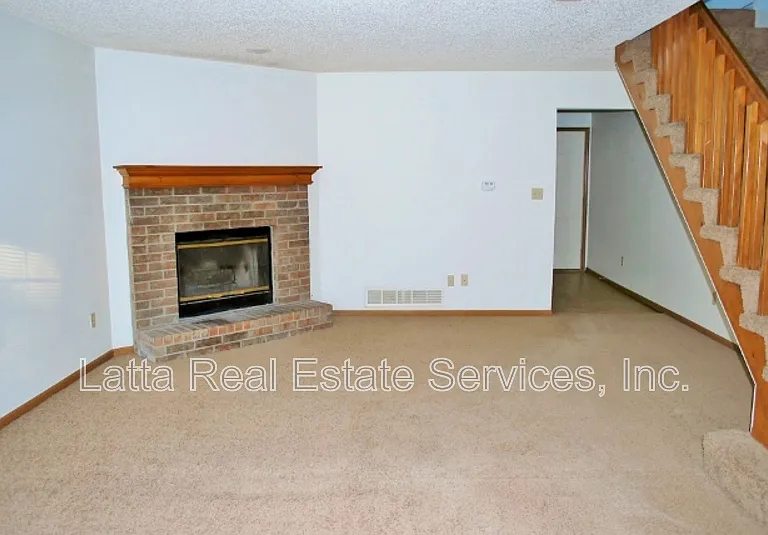 2115 Highridge Dr #C — Photo 5