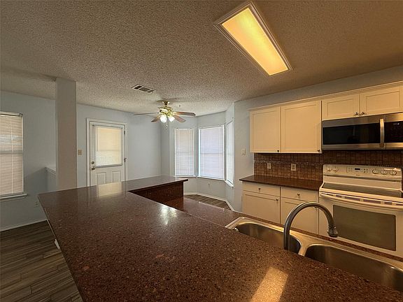 5th image of 1914 Hollow Ridge Dr