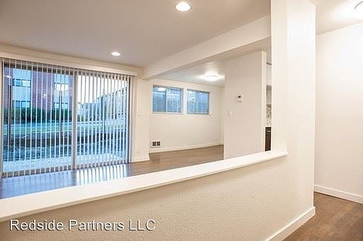 4th image of 2122 E Jefferson St APT 7