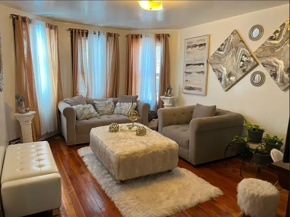 114 Brown Ave APT 5L, Holyoke, MA 01040