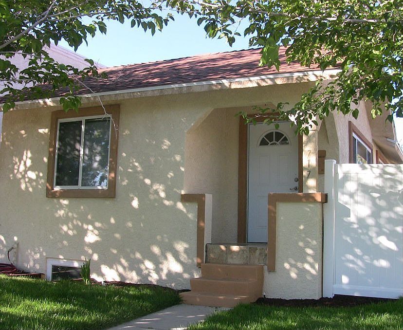 full privacy vinyl fencing in back