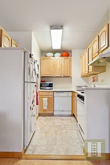 1st image of 301 Cathedral Pkwy APT 3A