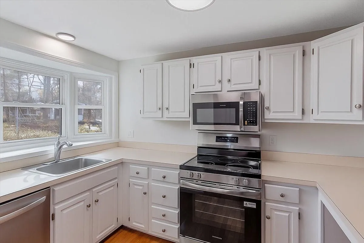2 bed, 2.5 bath, 1152 sqft, $3,000 — Photo 2