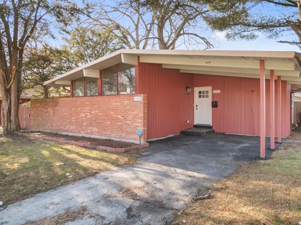 15100 Meadow Ln, Dolton, IL 60419