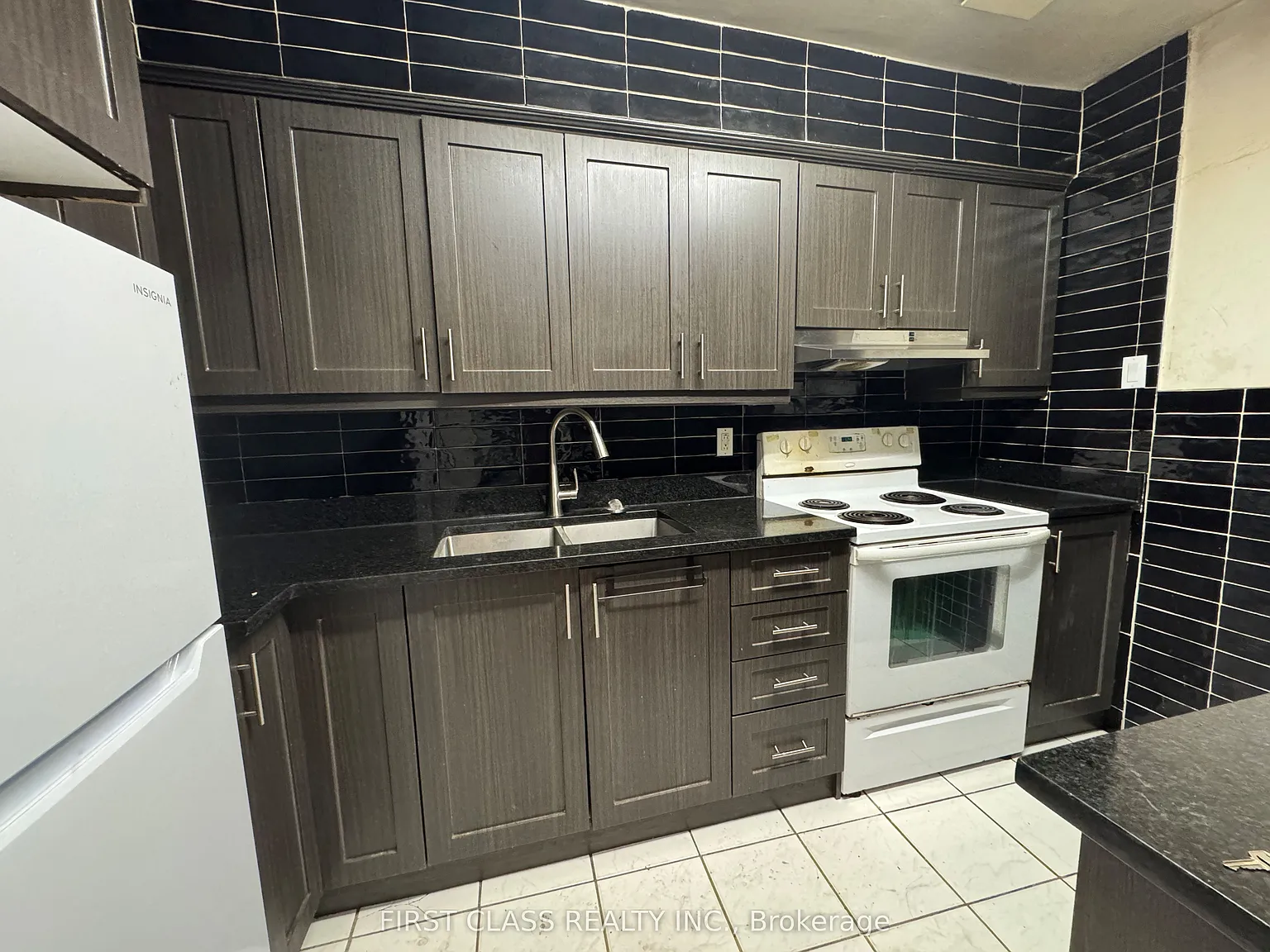 5 bed, $2,999 — Photo 3