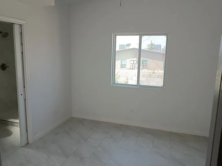6242 E Yandell Dr #B — Photo 3
