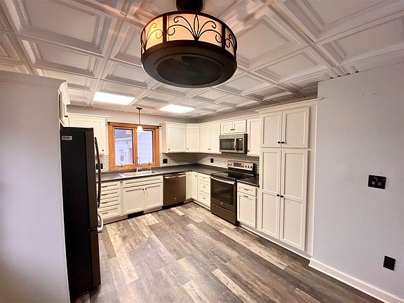 3rd image of 825 Woodward Ave