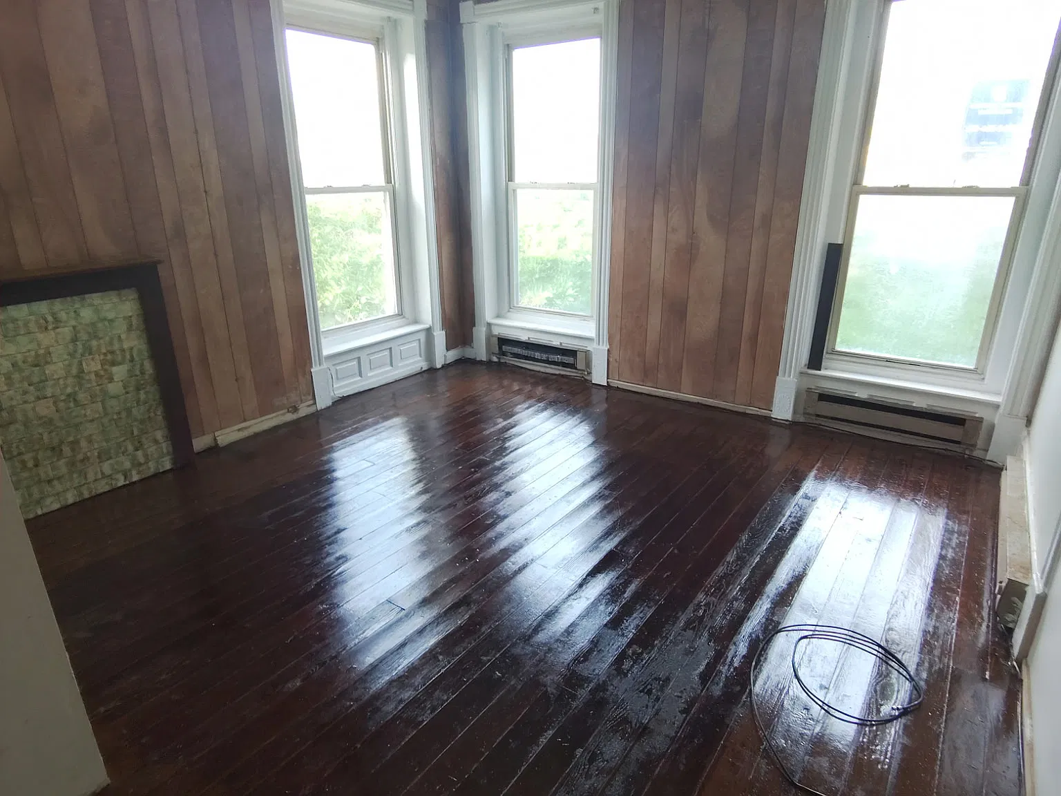 2102 S Lehigh Ave — Photo 4