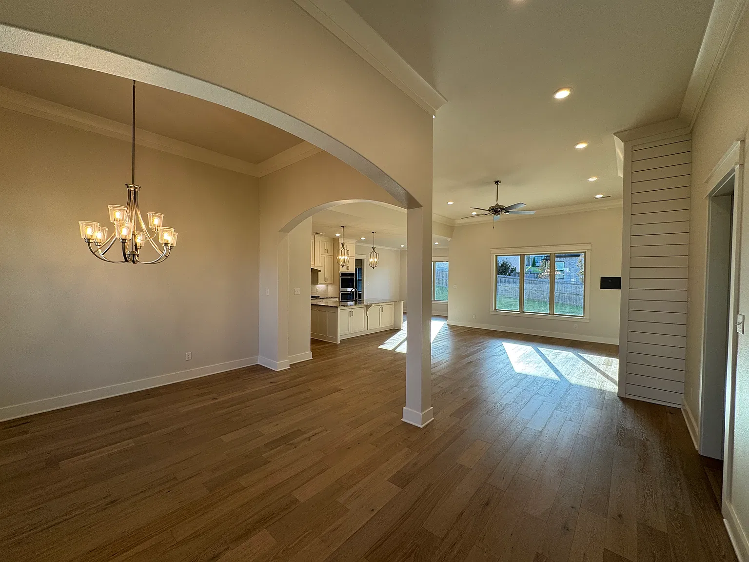 3 bed, 2400 sqft, $2,750 — Photo 2