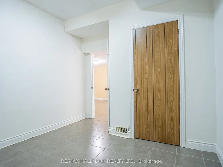 399 Lawrence Ave W #BASEMENT — Photo 13