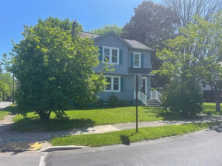 528 Lindbergh Ave — Photo 2
