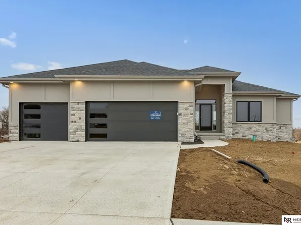 12359 S 86th St, Papillion, NE 68046