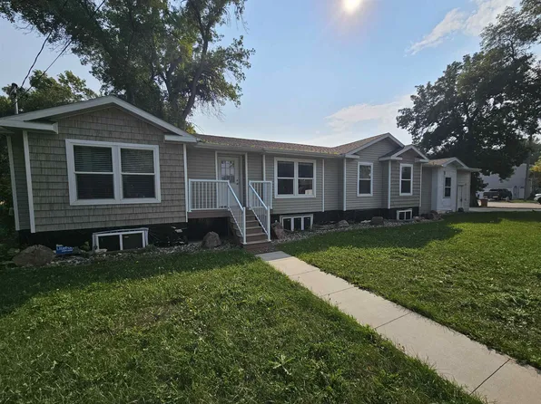 1221 5th Ave NW, Minot, ND 58703
