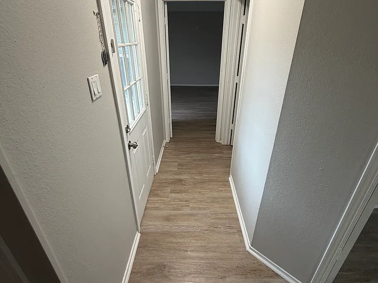 1519 Windmill Ln — Photo 4
