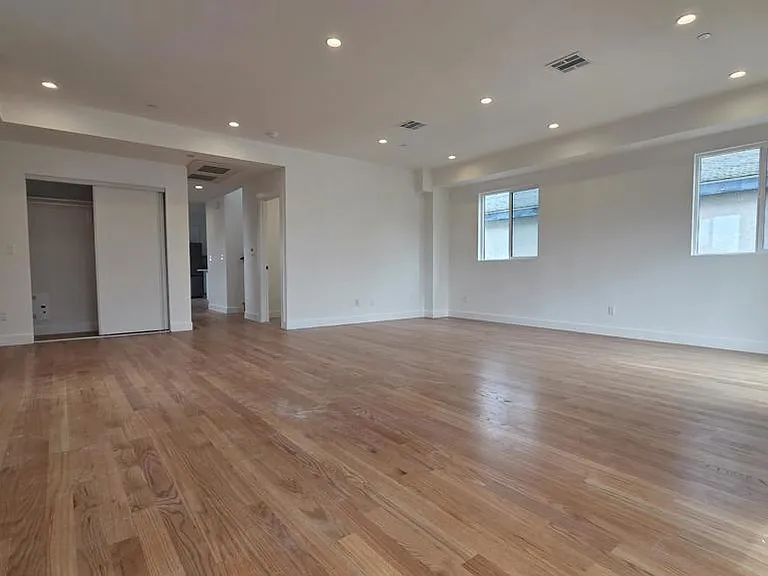 915 N Ridgewood Pl — Photo 15