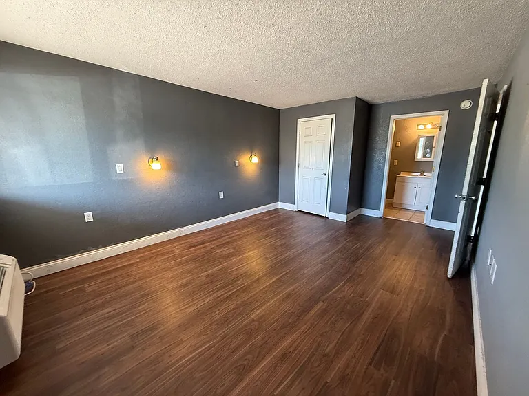 115 E Valley View Dr — Photo 6