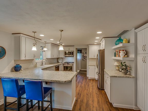 5th image of 17395 Brandel Ave