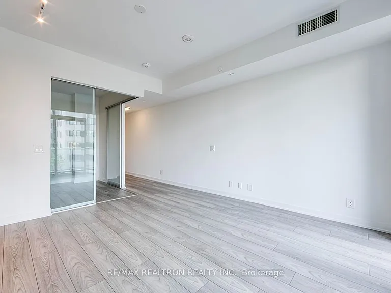 285 Dufferin St #303 — Photo 13