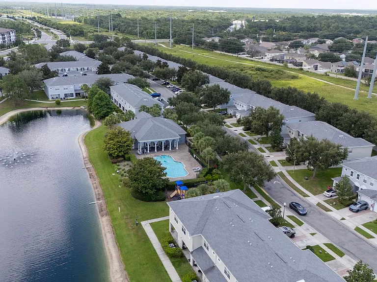 10612 Savannah Wood Dr — Photo 33