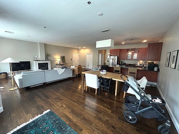 4th image of 75-83 Boylston St #R3