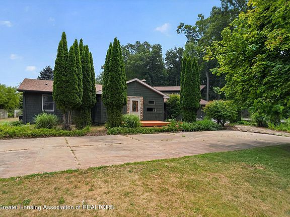 4th image of 10841 Bond Rd