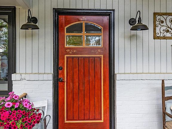 4th image of 303 Edgemere Dr